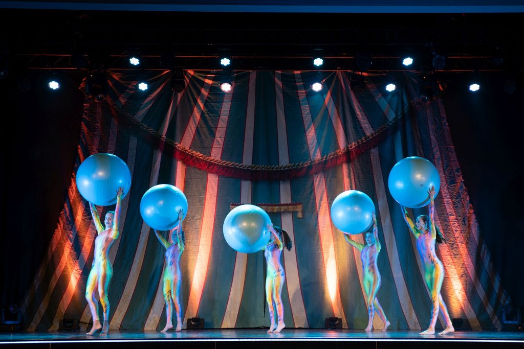 Wintercircus 6D 004.jpg